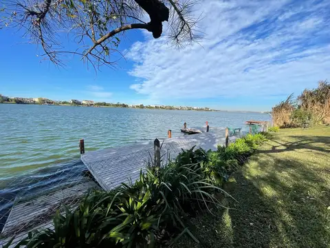 Casa en Alquiler con 3 cocheras