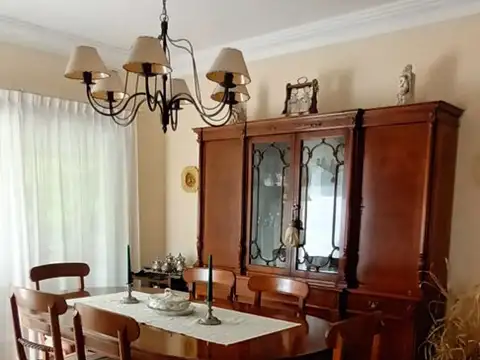 Casa en Venta con 4 cocheras