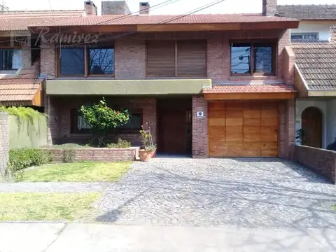 Casa 5 Amb. En Venta A 100 mts. De Panamericana - San Isidro *VENDIDA*