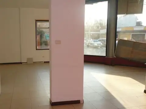 Excelente local en Caseros zona Centro