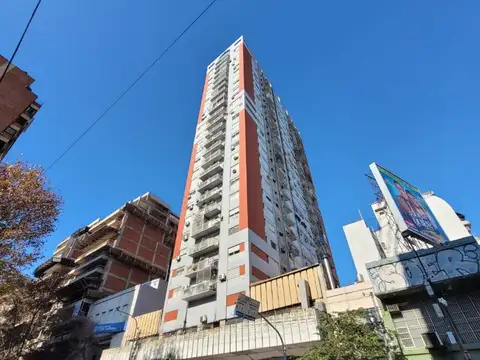 LINDO DEPARTAMENTO - 2 AMBIENTES - EDIFICIO TORRE - VISTA A LA CIUDAD - LUZ Y SOL - APTO PROFESIONAL