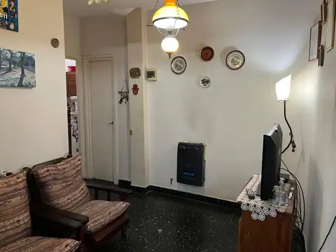 Depto Tipo Casa en Venta 56 años