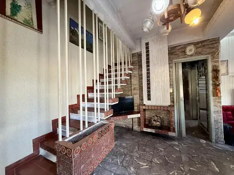 3 amb Ramos Mejia, living cocina 2 baños, cochera, jardin de invierno escritorio terraza permuta