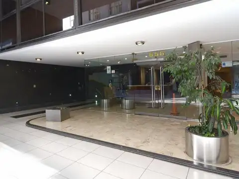 Oficina en Alquiler con 2 cocheras