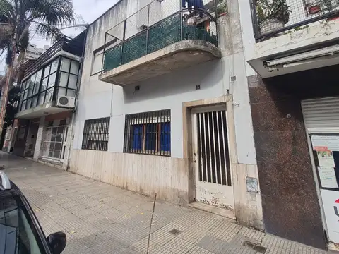 Casa en block con 7 departamentos