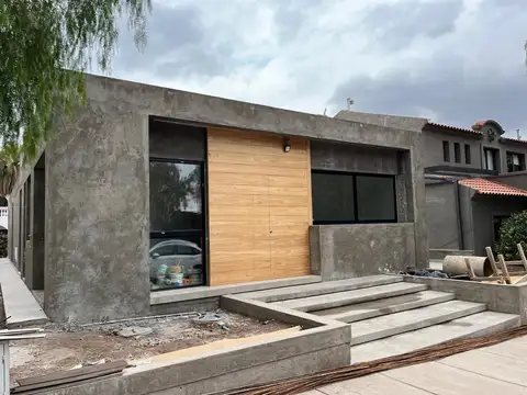 CASA EN VENTA BARRIO DALVIAN