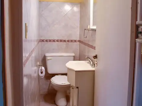 En venta casa 6 amb + 8 deptos en block La Boca