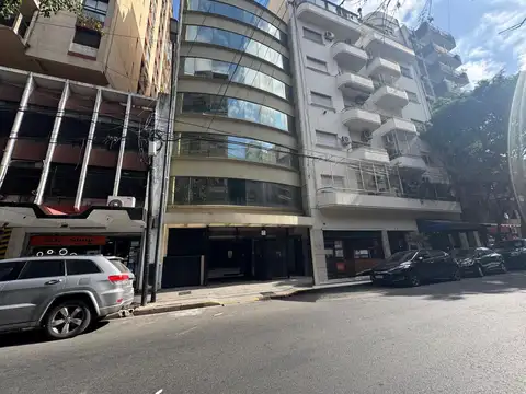 VENTA GRAN OFICINA CON COCHERA -SEMIPISO CON SEGURIDAD -EDIFICIO COMERCIAL - Balvanera/San Nicolás