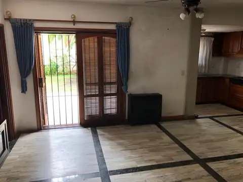 Casa en Venta con 3 cocheras