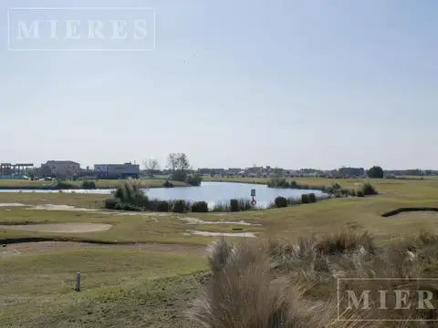 Lote a la laguna en venta en El Cantón barrio Norte