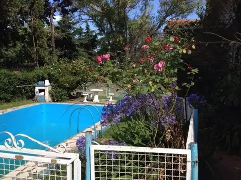 Casa en Alquiler con 1 cochera