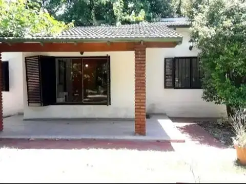 Casa en venta - 3 Dormitorios 2 Baños - 4.540Mts2 - Moreno