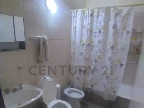 CASA EN VENTA DE 3 AMB. CON GRAN FONDO -LOTE PROPIO- en Belgrano