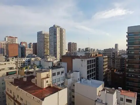 BARRANCAS DE BELGRANO: DOS AMBIENTES FRENTE CON COCINA INDEPENDIENTE - PISO ALTO - MUY LUMINOSO