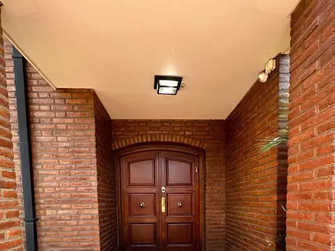 Casa en Venta en Lomas De Zamora, USD 550.000