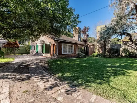 Casa 5 ambientes con 2 baños