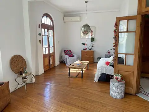 Venta Departamento 3 Ambientes de estilo refaccionado en el Abasto