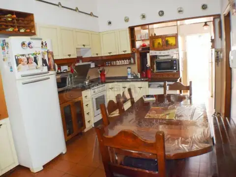 Casa 4 ambientes con 3 baños