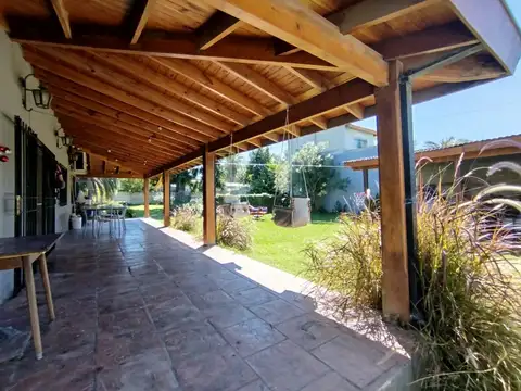 Casa en Venta con 2 cocheras