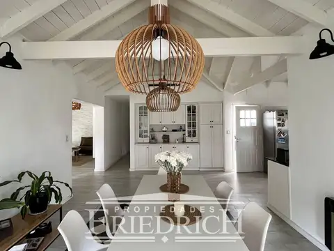 Casa 4 ambientes con 3 baños