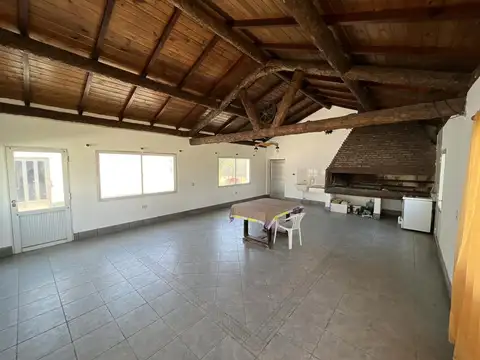 Quincho con galpón en Aldao