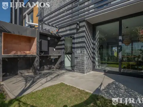 Casa 4 ambientes con 2 baños