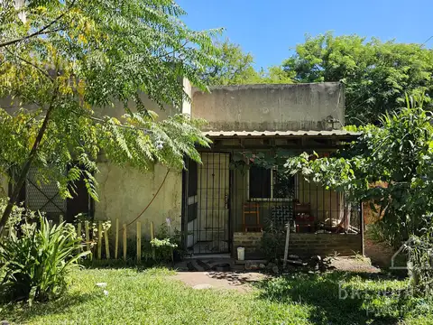 LOTE CON CASA A REFACCIONAR EN CALLE 12 DE ABRIL 1093 ANTE ESQUINA REBORD