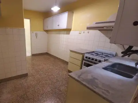 DEPARTAMENTO 3 AMBIENTES EXCELENTE ZONA DE OLIVOS A MEDIA CUADRA DE AVENIDA MAIPU