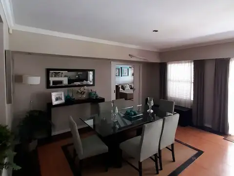 Casa 7 ambientes con 5 baños