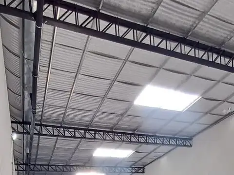 Galpon en Alquiler 8  mts Frente