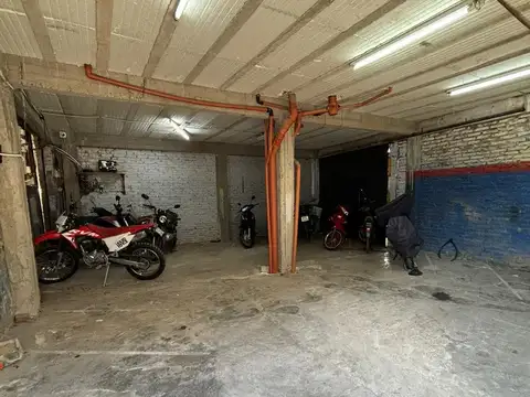 Propiedad comercial 620 m² – Estacionamiento   renta asegurada