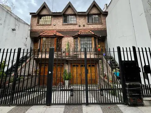 VENTA - Duplex Cuatro Ambientes c/cochera - San Cristobal