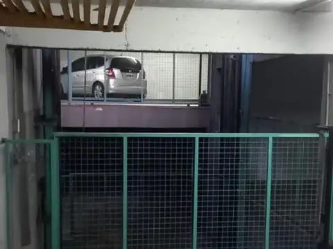Cochera descubierta en Venta sobre edificio en Olivos