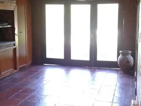 CASA 5 AMBIENTES CON COCHERA EN CAMPOS DE ALVAREZ