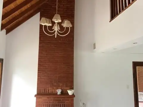 Casa en Venta en Countries y Barrios Cerrados en Moreno, USD 370.000