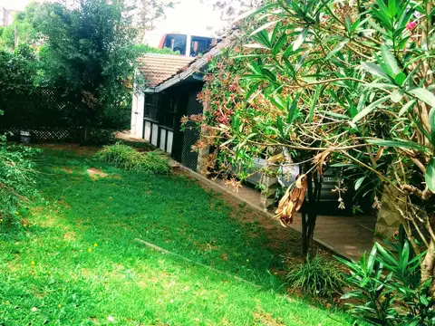 Casa cerca de la playa. Sobre lote multifamiliar, hotelero y comercial