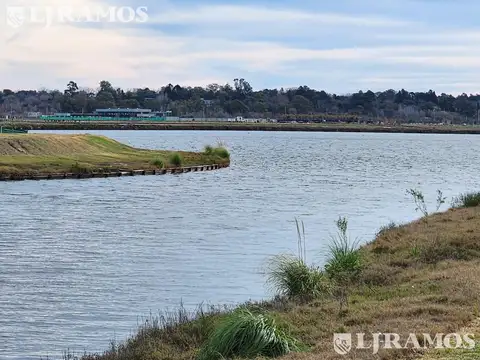 LOTE A LAGUNA 894m. BARRIO COSTAS.