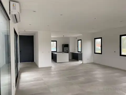 Hermosa casa en Venta en 1 Planta con Piscina Excelentes terminaciones PG