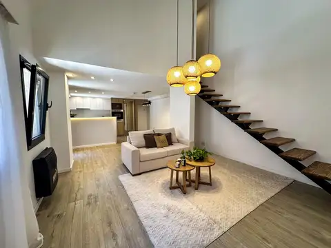 Venta Casa de pasillo reciclada. Barrio Lourdes - Rosario