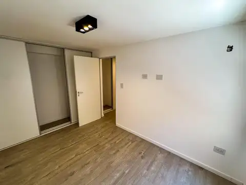 Venta Casa de pasillo reciclada. Barrio Lourdes - Rosario