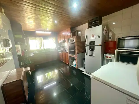 Casa 6 ambientes con 4 baños