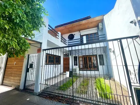 Casa en Venta - 6 ambientes con cochera - Villa Lugano