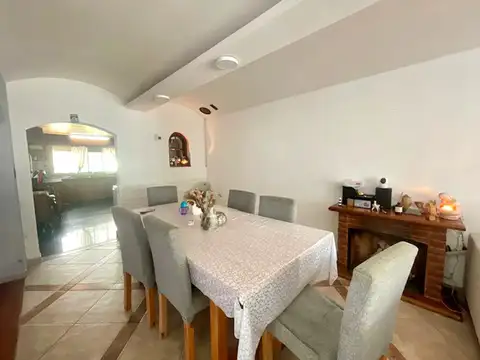 Casa en Venta con 4 cocheras