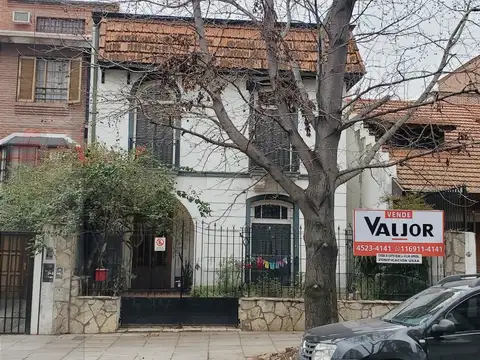 Espectacular casa de estilo, única por su estado  A mts. de Av. Triunvirato y de estación de Subte