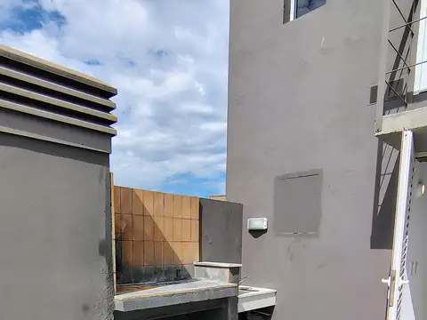 Monoambiente al frente amplio, excelente estado