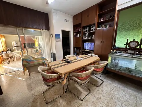 Casa 5 ambientes con 2 baños