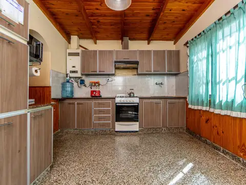 Casa 4 ambientes con 2 baños