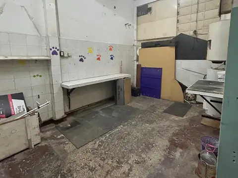 EXCELENTE UBICACION, a metros del Parque Lezama.