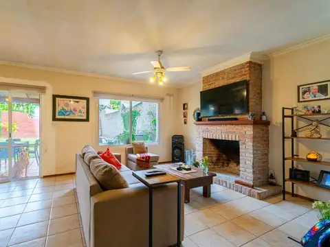 Casa 5 ambientes con 2 baños