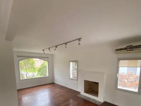 Casa en Alquiler con 2 cocheras